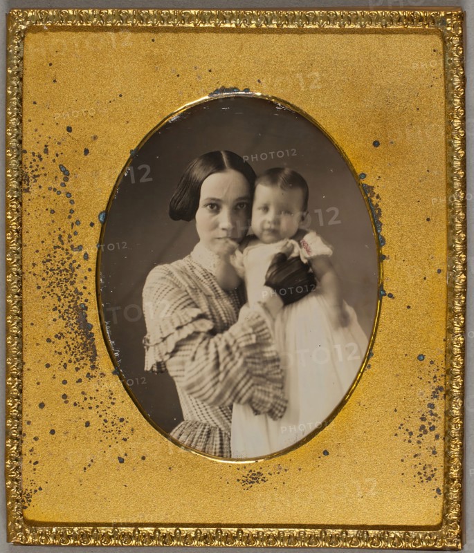 Untitled (Mother and Child in an Informal Pose), 1839/60, Probably American, 19th century, United States, Daguerreotype, 8.2 x 7 cm (plate), 9.2 x 8 x 1.6 cm (case)