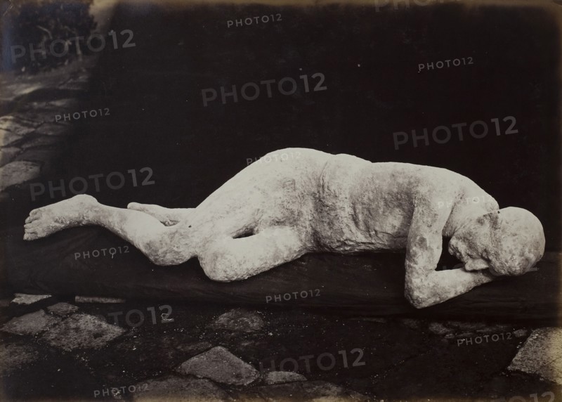 Body Cast from Pompeii, 1880, Giorgio Sommer, Italian, 1834–1914, Italy, Albumen print, 27 x 37.5 cm (image/paper), 39.9 x 50.3 cm (mount)