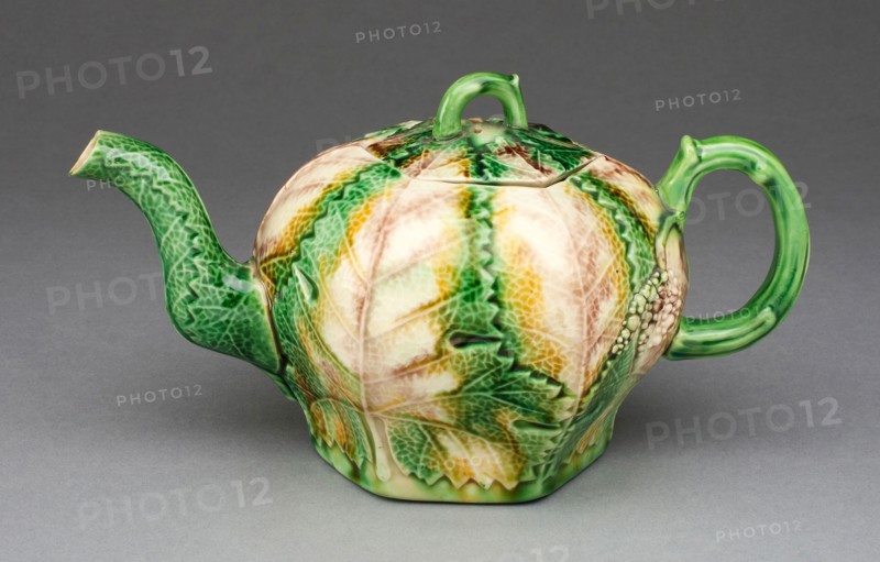 Teapot, 1760/75, Staffordshire, England, Staffordshire, Lead-glazed earthenware (creamware), 12.5 x 19.5 x 9.8 cm (4 5/16 x 7 11/16 x 3 7/8 in.)