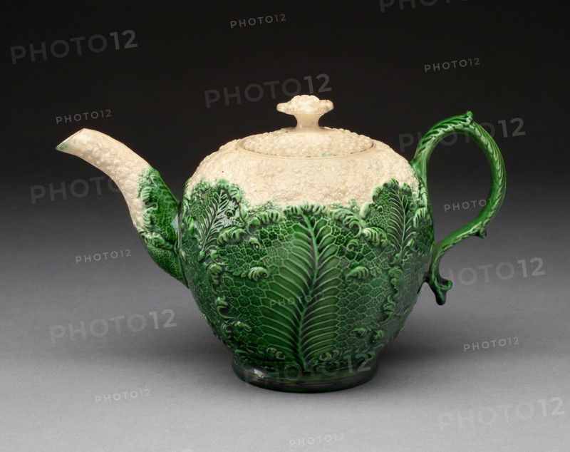 Teapot, 1765/80, Staffordshire, England, Staffordshire, Lead-glazed earthenware (creamware), 14 x 12 cm (5 1/2 x 4 3/4 in. )