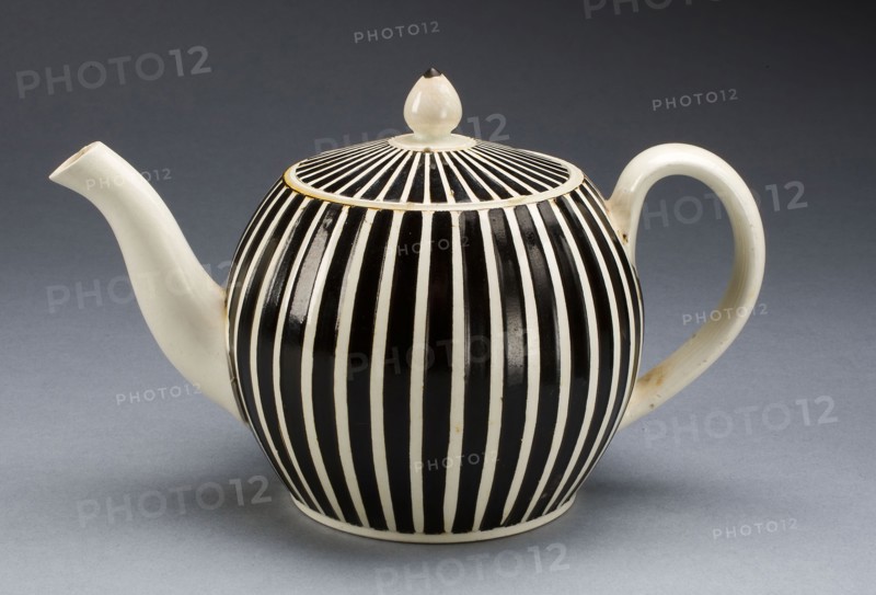 Teapot, c. 1780, England, probably Leeds, Leeds, Lead-glazed earthenware, 11.1 x 17.8 x 10.8 cm (4 3/8 x 7 x 4 1/4 in.)