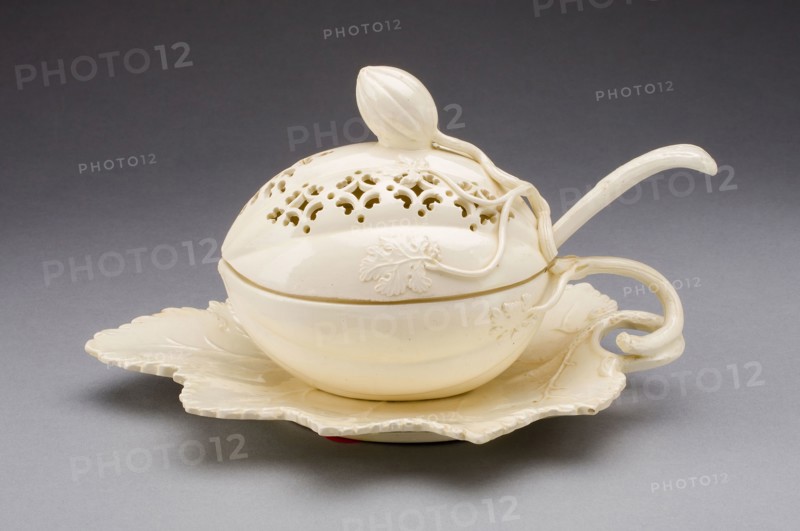 Tureen and Stand with Ladle, 1780/90, Leeds Pottery, English, founded 1756, Yorkshire, Lead-glazed earthenware (creamware), Tureen and Stand: 12.1 x 21.6 x 16.5 cm (4 3/4 x 8 1/2 x 6 1/2 in.), Ladle: 16.2 cm (6 3/8 in.)