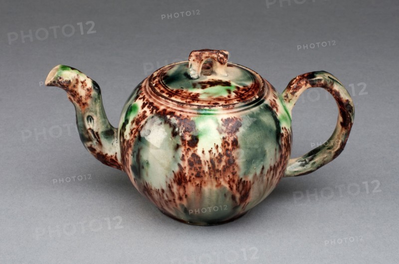 Teapot, 1760/70, Staffordshire, England, Staffordshire, Lead-glazed earthenware (creamware), 7.6 x 13.7 x 7.6 cm (3 x 5 3/8 x 3 in. )