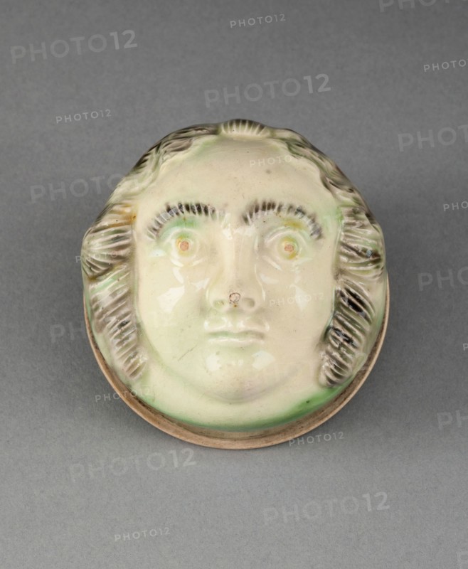 Snuff Box, 1760/70, Staffordshire, England, Staffordshire, Lead-glazed earthenware (creamware), 4.5 x 5.7 cm (1 3/4 x 2 1/4 in.)