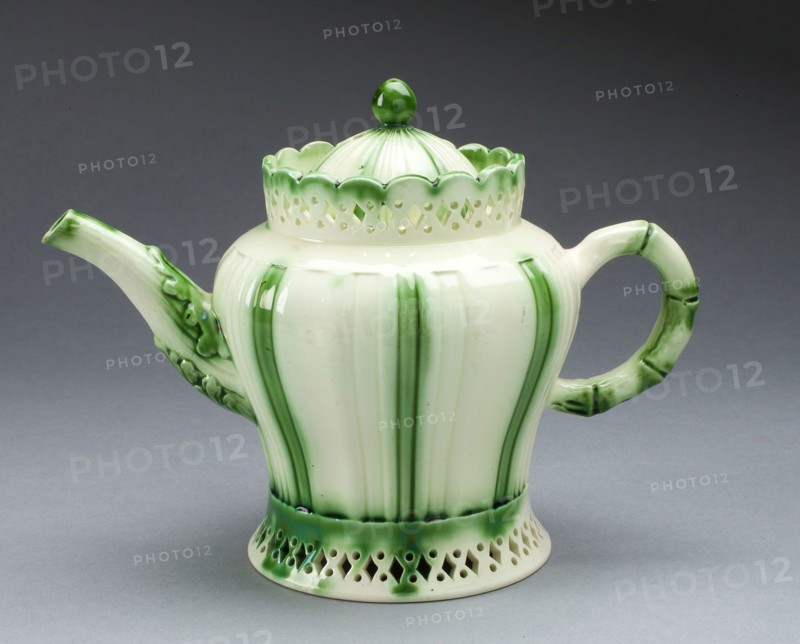 Teapot, c. 1780, Staffordshire or Yorkshire, England, Staffordshire, Lead-glazed earthenware (creamware), 14 x 18.1 x 9.5 cm (5 1/2 x 7 1/8 x 3 3/4 in.)