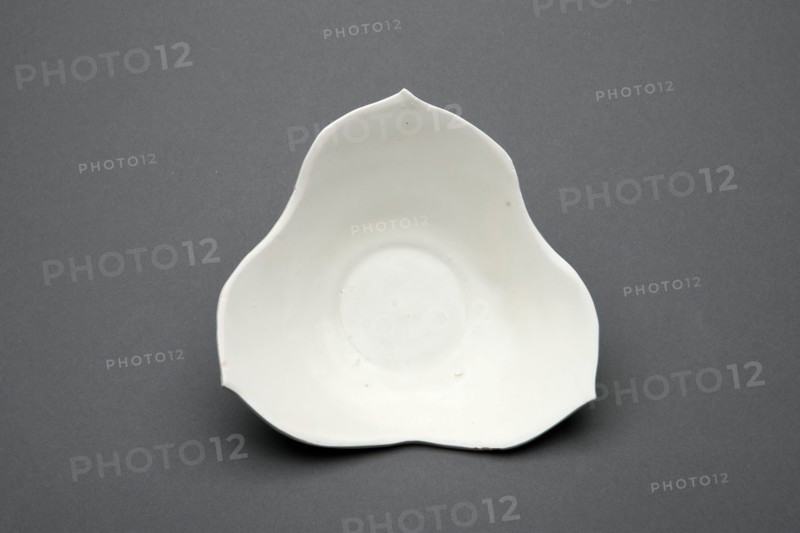 Tri-Lobed Dish, Five Dynasties period (907–960), China, Ding-type ware, glazed porcelain, 12.0 × 3.3 × 12.0 cm (4 3/4 × 1 5/16 × 4 3/4 in.)