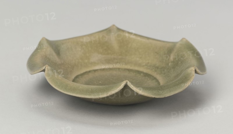 Dish with Inverted Petal-Lobed Rim, Northern Song dynasty (960–1127), China, Yaozhou ware, glazed stoneware, H. 2.8 cm (1 1/8 in.), diam. 10.9 cm (4 5/16 in.)