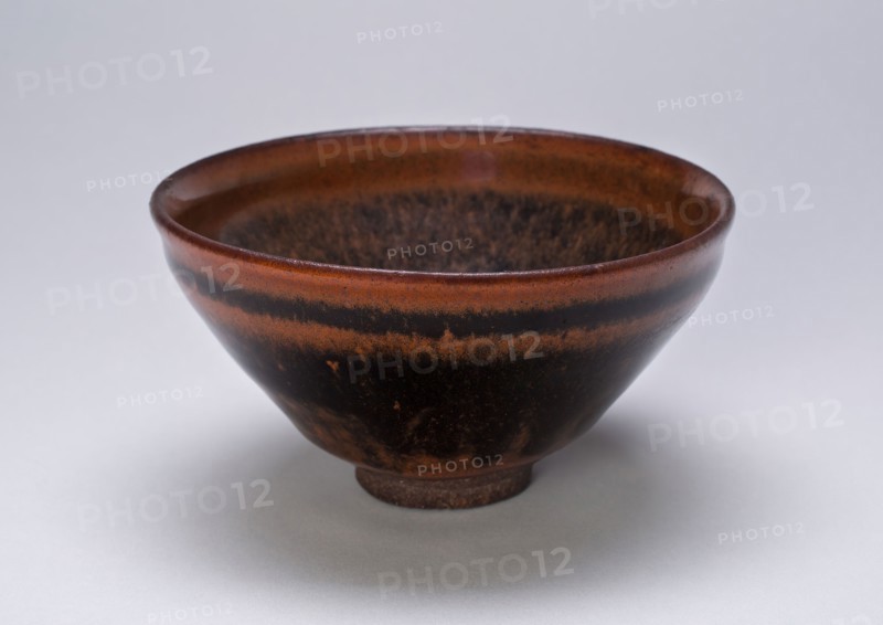Teabowl, Song dynasty (960–1279), 12th/13th century, China, Jian ware, stoneware with dark brown glazes and "hare's fur" markings, H. 6.6 cm (2 5/8 in.), diam. 12.2 cm (4 13/16 in.)