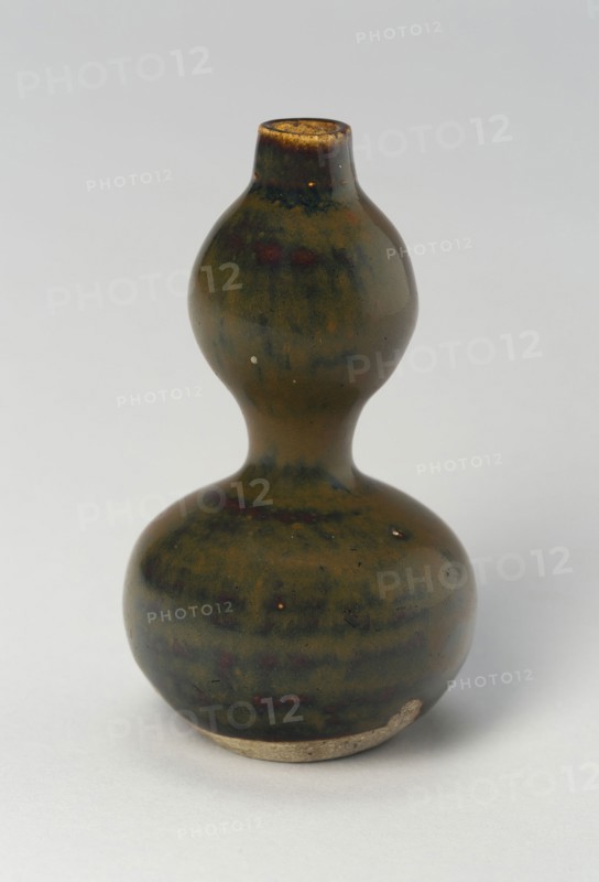 Small Double-Gourd Bottle, Yuan dynasty (1271–1368), China, Stoneware with iron brown-black glaze, H. 8.0 cm (3 3/16 in.), diam. 4.5 cm (1 13/16 in.)