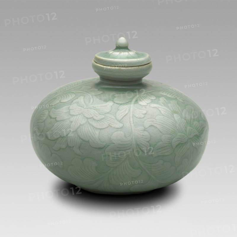 Covered Oil Bottle with Flowering Lotus and Scrolling Leaves, Goryeo dynasty (918–1392), 12th century, Korean, North Korea, Stoneware with underglaze carved and incised decoration, H. 7.4 cm (2 15/16 in), diam. 8.9 cm (3 9/16 in)
