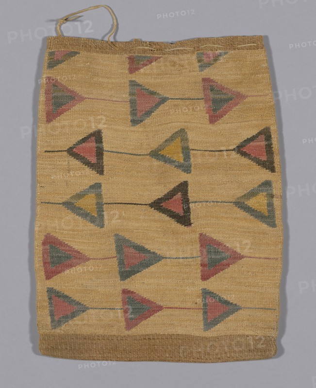 Storage bag, c. 1860/80, United States, Pacific Northwest region, United States, Bast fiber, two-strand weft-twining, with cornhusk supplementary weft-twining (false-embroidery);, 42.5 x 32.8 cm (16 3/4 x 12 7/8 in.)