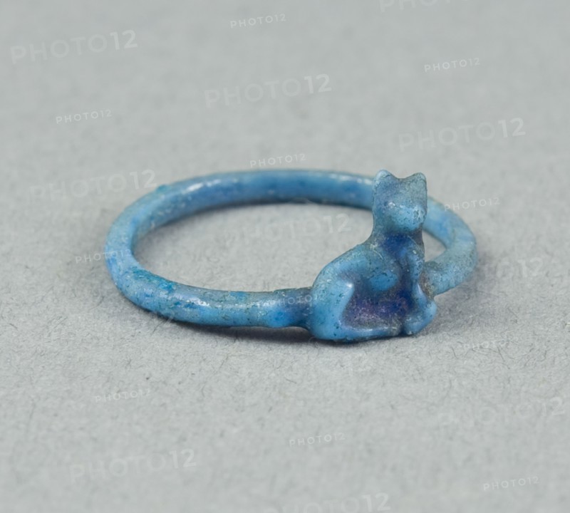 Ring: Figure of Seated Cat, New Kingdom, Dynasty 18 (about 1390 BC), Egyptian, Egypt, Faience, W. 1 cm (3/8 in.), diam. 1.9 cm (3/4 in.)