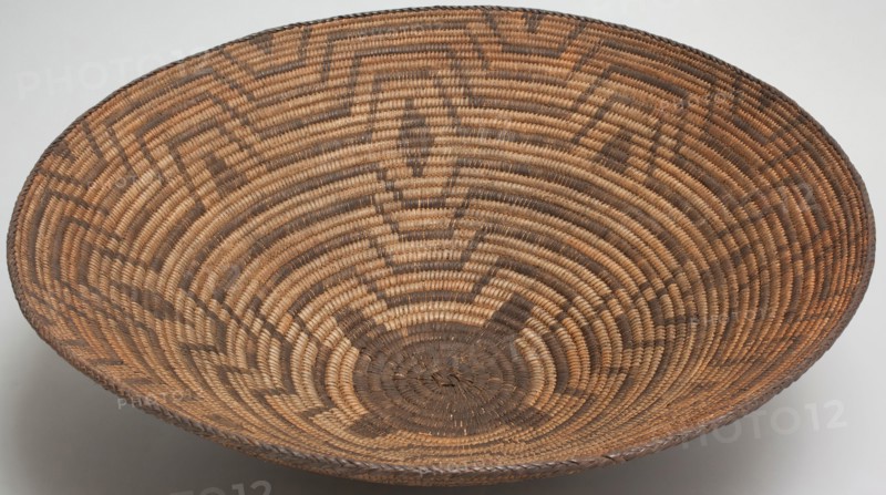 Basket, between 1890 and 1910, willow and devil's claw (martynia), Overall: 6 3/8 inches × 19 1/4 inches (16.2 × 48.9 cm)