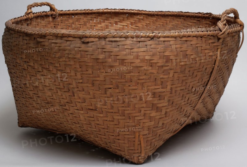 Cherokee, Native American, Basket with Handles, between 1890 and 1910, hickory and white oak, Overall: 12 3/4 × 23 inches (32.4 × 58.4 cm)