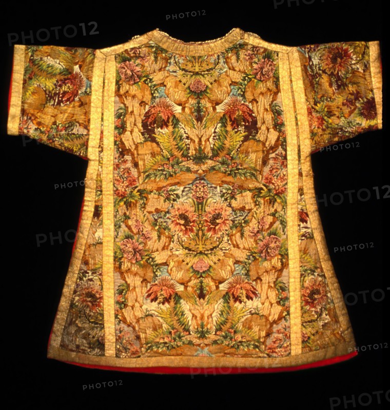 Unknown (Italian), Dalmatic, 1700/1750, Compound weave: silk and metallic thread., overall dimensions: 37 1/8 x 42 1/2 in.