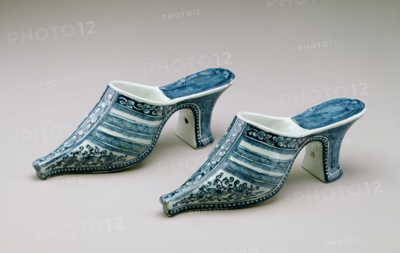 attributed to De Dobbelde Schenckan Factory, Dutch, 1661-1777, Pair of Shoes, ca. 1700, Tin-glazed earthenware with enamel decoration, Overall: 3 × 2 1/8 × 7 inches (7.6 × 5.4 × 17.8 cm)