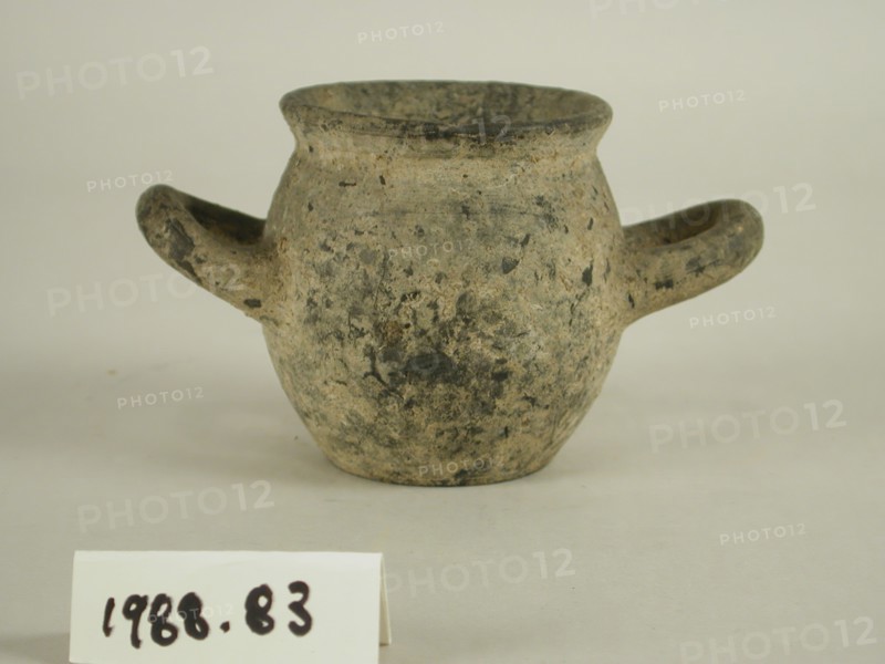 Etruscan, Cup, 550/500 BC, ClayFGDFSBSV, 3 1/8 x 5 x 3 in. (7.9 x 13.3 x 7.6 cm)