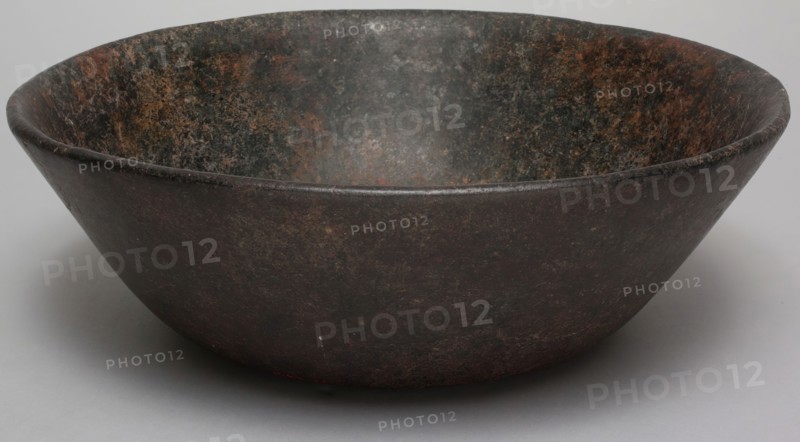 Xochipala, Precolumbian, Bowl, between 1500 and 900 BCE, stone, Overall: 3 5/8 × 11 1/8 × 11 1/8 inches (9.2 × 28.3 × 28.3 cm)