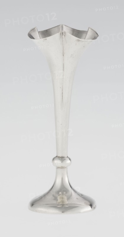 Chalice-shaped vase, maker: Woodward, Horace & Co Ltd Birmingham, London; fl. ca 1851–1919; corporate slogans/goldsmith's firm; purchase provenance; scrap - purchase. Flowers vessel, pearling ornament. Vase supported on a circular foot transitioning into a short stem terminating in a ring, with a goblet in the form of a slender flower calyx; tall, conical, quarter-part at the top edged with pearling. 1899/1900. Great Britain, England, London. Vessel. Height 12.5 cm; width 5.5 cm; depth 5.5 cm; weight 38 g., A tall, narrow vase with a flared, scalloped rim and a long tapered stem ending in a rounded knob above a bell-shaped base, all surfaces smooth and reflective, showing shades of silver and light gray with small darker gray marks and faint scratches, set against a plain light gray to off-white background.
