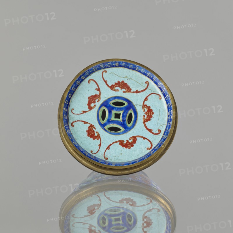 Incense burner — bowl with a lid; maker, ; Chinese; Qing dynasty 1644–1911; 18th/19th century; painted enamel on metal; decoration on a navy blue background with flower tendril peony, bats, flowers, coins, and the character shuangxi double happiness, usually used in China in the context of marriage; ceremonial vessel/censer; height 6.4 cm; diameter 9.7 cm; weight 0.17 kg., A round object with a metallic rim and a pale blue circular face decorated with a central blue medallion that has darker and lighter blue areas and greenish accents, surrounded by red scrolling floral motifs and a narrow blue inner border, all reflected on a glossy surface beneath; visible colors include pale blue, various shades of blue, red, greenish accents, metallic gold or brass, and gray in the background.