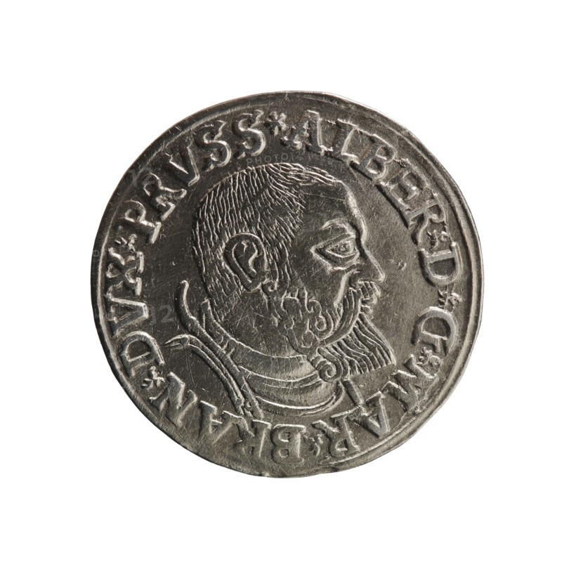 Trojak; Decius, Jost Ludwik fl. 1528–1535 mint manager, co-creator; Schilling, Maciej mintmaster, publisher. Albrecht Hohenzollern Prince of Prussia; 1490–1568 — iconography: male bust in armour, stars. Obverse: male bust in armour in profile turned to the right; short hair, beard with sideburns. Inscription around the rim: *ALBER DG MAR BRAN DVX PRVSS. Double continuous border, floral motifs between the words. Reverse: within a double continuous border an inscription in six lines: -III-.GROSS:AR:/.TRIPLEX./.ALBER:DVC./.PRVSSIE./-I54I-. Denomination and date between trefoil marks. 1541. Ducal Prussia 1525–1701, Königsberg mint. Coin; diameter 22.5 mm; weight 2.50 g; axis 45°., A circular metallic object with a raised profile of a man's head facing right, showing short textured hair, a mustache, and a beard with visible curls; the man appears to wear a layered collar or armor piece below his neck. The surface has a weathered, slightly tarnished finish with visible scratches and dents. T...