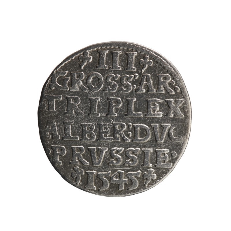 Trojak, Schilling, Maciej mintmaster; Decjusz, Jost Ludwik fl. 1528–1535 co-creator, mint manager. Obverse: male bust in armour in profile to right; short hair, long pointed beard with sideburns; rim inscription beginning with a trefoil: -ALBER DG MAR BRAN DVX PRVSS, pearl border, plant motifs between words. Reverse: pearl border with six-line inscription: -III-/.GROSS:AR:/.TRIPLEX./.ALBER:DVC./.PRVSSIE./-I545-; denomination and date between trefoil marks. 1545. Ducal Prussia 1525–1701, Königsberg mint. Coin; diameter 21.0 mm, weight 2.51 g, axis 135°.