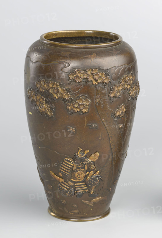 Vase, Fyodor Vasilyevich Rubiec-Masalski (1865-1920?), Jerzy Tulisov (1943- ), Japanese art, Meiji (1868-1912), vases, bronzes, trees, pines, flowers, sakura, samurai, birds, boats, late 19th century (Meiji period, Japan), vessel, height 15.6 cm, diameter 10.7 cm