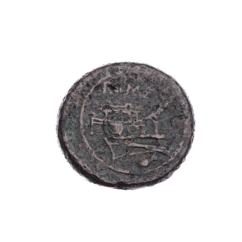 Obv. Head of Roma in an Attic helmet facing right; behind her the mark of value o. Pearl border. Rev. Ship's prow facing right; above the inscription R M; below the value mark o. Continuous border. 215–212 BC. Roman Republic. Rome. Coin. Diameter 22.5 mm; weight 6.72 g; axis 135°. Maker: Sabat, Bronislaw (1871–1953).