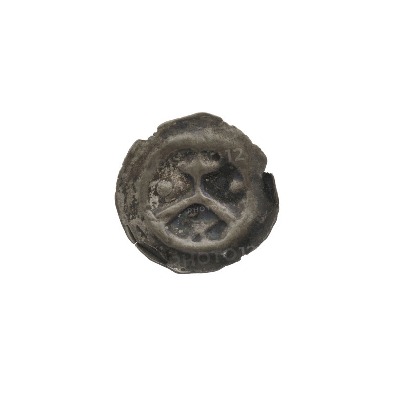 Denarius (bracteate); motif: cross on arcade (iconographic) with cross supported by an arch, below it a six-pointed star; left field: a ball and an unclear symbol; right field: a ball; additional motifs: balls, stars, one-sided coin; issuer: Teutonic Knights (State of the Teutonic Order, 1226–1525); date ca. 1277/1278–ca. 1287/1288; coin (one-sided); diameter 16 mm; weight 0.21 g.