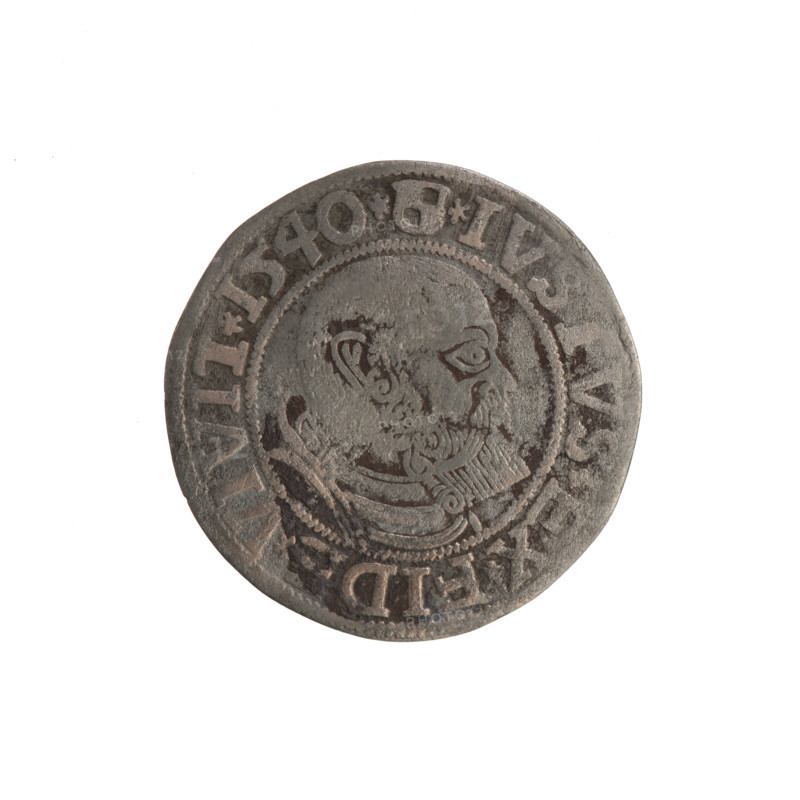 grosz; Schilling, Maciej, publisher; Decjusz, Jost Ludwik (fl. 1528–1535). Albrecht Hohenzollern (Prince of Prussia; 1490–1568) — iconography: eagles, Hohenzollern coat of arms, trefoils, male busts in armor. Treasure from the village of Wsola (numism). Obverse: Prussian eagle with a crowned letter S on its chest; on the rim between pearl borders an inscription beginning with a trefoil ALBER*D*G*MAR*BRAN*DVX*PRVSS. Reverse: male bust in armor, profile turned right, short hair, beard with sideburns; on the rim between pearl borders an inscription beginning with the Hohenzollern coat of arms *IVSTVS*EX*FIDE*VIVIT* I540*. 1540, Königsberg, Ducal Prussia (1525–1701). Coin: diameter 23.7 mm, weight 1.80 g, axis 60°.