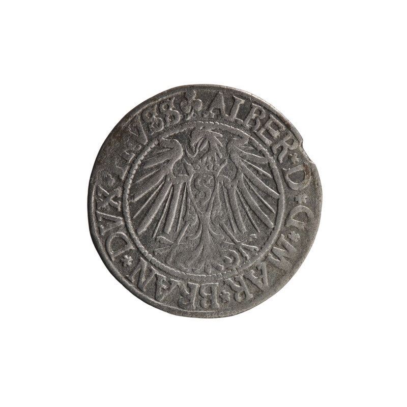 Publisher: Schilling, Maciej; Decjusz, Jost Ludwik (fl. 1528–1535); Szymonski, Jan (1887–1954). Iconography: Albrecht Hohenzollern (Prince of Prussia; 1490–1568). Motifs: eagles, Hohenzollern coat of arms, male busts in armour. Obverse: Prussian eagle with on its breast a crowned letter S; along the rim, between pearly borders, an inscription beginning with a trefoil ALBER*D*G*MAR*BRAN*DVX*. Reverse: male bust in armor, profile turned to the right, short hair, beard with sideburns; along the rim, between pearly borders, an inscription beginning with the Hohenzollern coat of arms *IVSTVS*EX*FIDE*VIVIT*I540*. Date: 1540. Place: Königsberg, Ducal Prussia (1525–1701). Object: coin. Measurements: diameter 23.8 mm, weight 1.86 g, axis 170°.