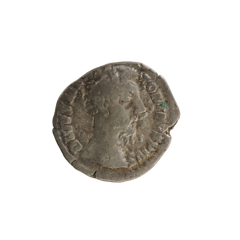 Denarius, Commodus (reigned 177–192), posthumous issue of Marcus Aurelius (121–180; Roman emperor 161–180). Silver coin, weight 2.97 g, axis 180°. Obverse: 'DIVVS M TONINVS PIVS' — head of Marcus Aurelius, pearled border. Reverse: 'CONSECRATIO' — eagle standing right with head turned left on an altar decorated with a garland, pearled border. Roman Empire, Rome, 180.