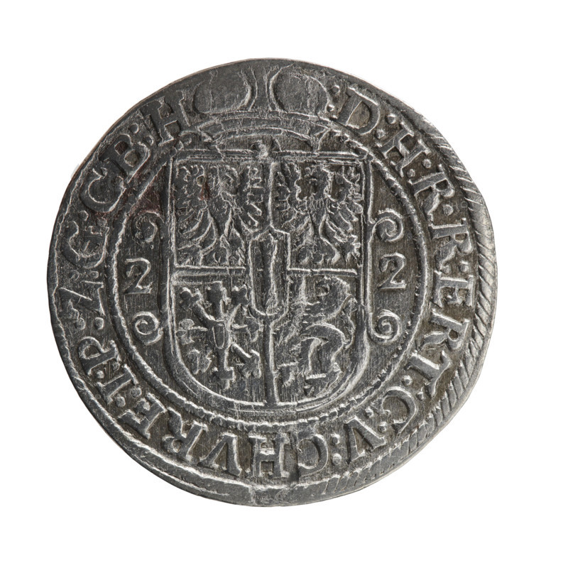 Obv. Bust facing right in a mitre, wide ruff and armor girded with a sash. A sceptre in his right hand, the left resting on a sword hilt. The figure's head divides the inner border. On the rim between the borders is an inscription ending with a heart GEORG:WILHELM:V:G:G:M:Z:BRAN. Rev. Below the ducal mitre, a five-field coat of arms with ornaments. On the sides of the shield are the date numerals 2-2. In the rim between the borders an inscription divided by a mitre :D:H:R:R:ERT:C:V:CHVRF:I:P:Z:G:C:B:H. 1622. George William Hohenzollern (Elector of Brandenburg; Duke of Prussia; 1620–1640). Ducal Prussia (1525–1701), Königsberg. Coin; diameter 29.9 mm; weight 6.86 g; axis 0°.