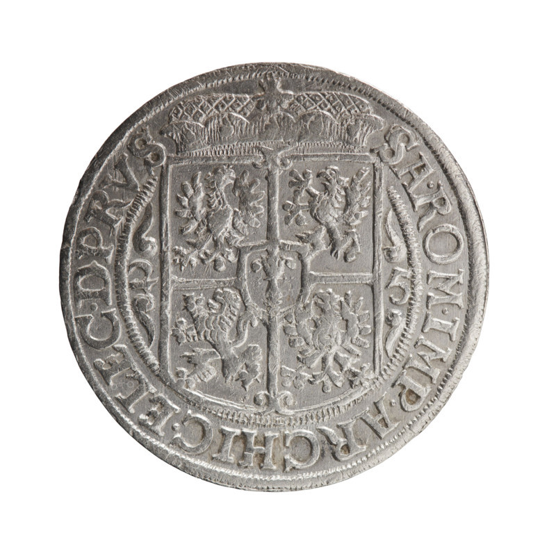 Obv. Bust facing right in mitre and electoral mantle. A sceptre in his right hand, the left resting on a sword hilt. The figure's head divides the inner border. On the rim between the borders is an inscription ending with a heart GEORG.WILH:D:G.MARCH.BRAND. Rev. Below the ducal mitre, a five-field coat of arms with ornaments. On the sides of the shield are the date numerals 2-5. In the rim between the borders an inscription divided by a mitre SA.ROM.IMP.ARCHIC.ELEC.D.PRVS. In the shield: eagle, griffin, lion, eagle. 1625. Ducal Prussia (1525–1701), Königsberg. Coin: diameter 29.4 mm, weight 6.30 g, axis 0°. Iconography: coats of arms, male busts in armor; George William Hohenzollern (Elector of Brandenburg; Duke of Prussia; 1620–1640). Maker: Pfahler, Ernest.