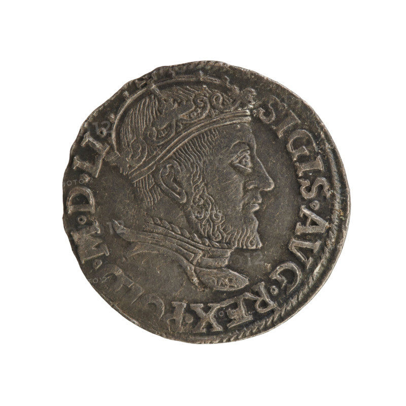 Lithuanian trojak, Sigismund II Augustus (King of Poland; 1544–1572); coats of arms; Jagiellonians (dynasty); royal bust; Polish coin; Sigismund II Augustus (King of Poland; 1520–1572) — iconography; male bust; Pogon (coat of arms; Lithuania). Obverse: Crowned male bust in armour turned right, separating the rim inscription at the top: SIGIS.AVG.REX.POLO.MDLI. Reverse: Value number III under which the inscription in three lines: .GROSS.AR./.TRIPL.MAG/.DVCA.LITV.; below the Lithuanian Chase divides the year 15 - 46 (1546). Minted in Vilnius, Grand Duchy of Lithuania (Poland). Coin diameter 21.0–21.6 mm; weight 2.6 g.