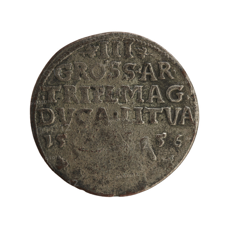 Lithuanian trojak forgery depicting Sigismund II Augustus (King of Poland; 1544–1572) after the original. Obverse: crowned male bust in armour turned right, separating the rim inscription at top: .SIGIS.AVG.REX.POLO.MDLI. Reverse: value number III with inscription in three lines: .GROSS.AR./.TRIPL.MAG./DVCA.LITVA; Lithuanian Chase divides the year 15 - 56. After 1556. Iconography: royal bust, Jagiellonian coats of arms, Pogon (coat of arms; Lithuania). Subject: Sigismund II Augustus (1520–1572) — male bust. Type: coin (forgery/counterfeit). Place: Poland, Grand Duchy of Lithuania. Diameter: 22.0–22.5 mm. Weight: 2.32 g.