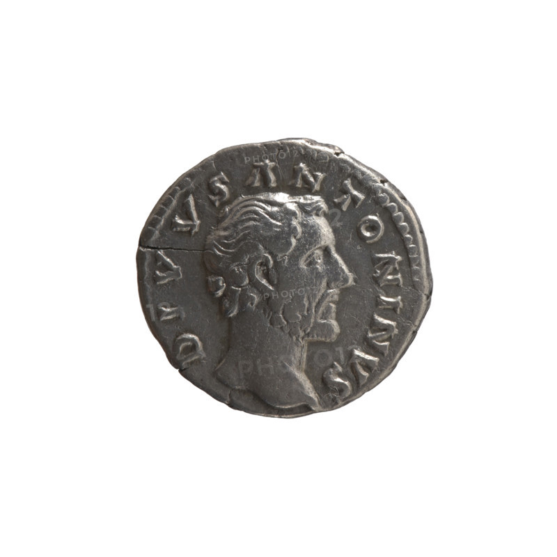 Denarius, issuers: Lucius Verus (130–169, Roman emperor 161–169) and Marcus Aurelius (121–180, Roman emperor 161–180); posthumous portrayal of Antoninus Pius (86–161, Roman emperor 138–161). Obverse: Head of Antoninus Pius without a covering facing right, inscription DIVVS ANTONINVS. Reverse: Funeral pyre with four tiers, decorated with garlands and statues, inscription CONSECRATIO. Iconography: garlands, statues, funeral pyre, head of the emperor. Date: after 161. Place: Rome, Roman Empire. Medium: coin (denarius). Dimensions: diameter 17.0–17.5 mm; weight 3.35 g; axis 180°.