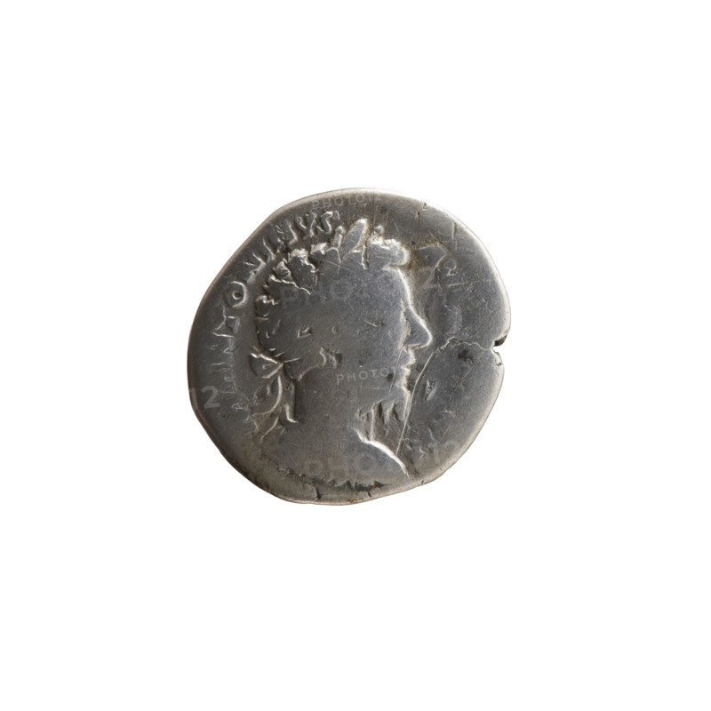 Denarius; Marcus Aurelius (121–180; Roman emperor 161–180), issuer. Obverse: Bust of Marcus Aurelius in laurel wreath and armor facing right, inscribed 'M ANTONINVS - AVG, P XXIX'. Reverse: Victoria seated left, holding a patera in her right outstretched hand and a palm leaf in her left, inscribed 'IMP VII -, III'. Date: 174–175. Roman Empire (27 BC–476), Rome. Coin; material: silver. Diameter: 17.5–18.0 mm. Weight: 2.72 g. Axis: 0°.