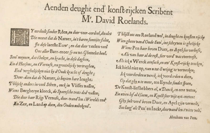 To the virtue and artistic writer, Poem to David Roelands, the Magazine or warehouse of the praiseworthy art of writing, album page, text sheet, Text sheet with a poem titled: To the virtue and artistic writer Mr David Roelands. The text begins with a decorated initial H. The text sheet is part of an album., writer (clerical worker): Abraham van Pere, publisher: David Roelands, Flushing, 1616 - 1617, writer (clerical worker), paper, letterpress printing, woodcut, text in letterpress, height 225 mm x width 335 mm, initial, A cream-colored aged paper sheet with two columns of dark serif text in a historic typographic style, the left column beginning with an ornate square decorative initial containing a stylized letter surrounded by floral and geometric patterns, and the right column topped by a larger centered heading line above a name set in a bold serif type; the lines of text in both columns appear evenly spaced with slight variations in ink darkness and occasional small ink blotches,...