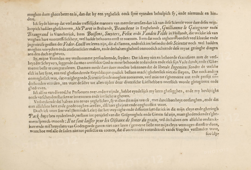 To the reader, page 2 of 4, To the const-lievenden leser, 't Magazin oft pac-huys der loffelycker penn-const, album page, text sheet, Text sheet titled: To the const-lievenden leser, page 2 of 4. The text sheet is part of an album., writer (clerical worker): David Roelands, Flushing, publisher: David Roelands, 1617-01-24 - 1616-01-24, David Roelands, writer (clerical worker), publisher, paper, letterpress printing, text in letterpress, height 225 mm x width 335 mm, A rectangular, slightly yellowed sheet with a block of printed dark text aligned toward the upper left, leaving wide blank margins on the right and bottom; the paper shows subtle age spots and small brown flecks scattered across the surface, with faint darker discoloration along the top edge and a few tiny creases near the corners.
