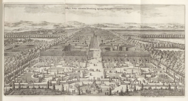 Gardens seen from Drottningholm Castle, Effigies Euripi salientium labentiumque aquarum Horti Drottningholmensis, Suecia Antiqua et Hodierna, print, album page, printmaker: Willem Swidde, Stockholm, supervision: Erik Jönssen Dahlberg, 1692, paper, etching, etching in two parts, folded, height 216 mm x width 424 mm, garden, Lovön, Slot Drottningholm (Lovön), A wide, detailed engraving shows a formal garden seen from an elevated vantage, with symmetrical parterres, pathways, fountains, sculptural elements, and figures scattered throughout. In the foreground a broad terrace features a central fountain with figures around it, bordered by low balustrades and ornamented planting beds. Beyond the terrace, geometric garden compartments contain clipped hedges, circular and curved beds, ornamental trees, and small sculptural elements, with numerous people walking, standing, and conversing along straight avenues and between garden plots. Tall, rectangular hedged structures form a long, linear maz...
