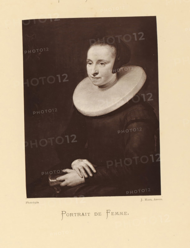 Portrait de Femme, Reproduction of a painted portrait of a young unknown Dutch woman by Jan Antonisz. van Ravesteyn, reproduction, page, photomechanical print, photographer: Joseph Maes, Antwerp, after painting by Jan Antonisz van Ravesteyn, c. 1873 - in or before 1878, paper, Woodburytype, Woodburytypepie, height 155 mm x width 117 mm, family life at home, A monochrome portrait of a seated woman wearing a dark dress and a large white stiff ruff around her neck, her hair covered by a close-fitting dark cap, shown from the waist up against a dark background, her hands resting one atop the other and holding a small rectangular book.