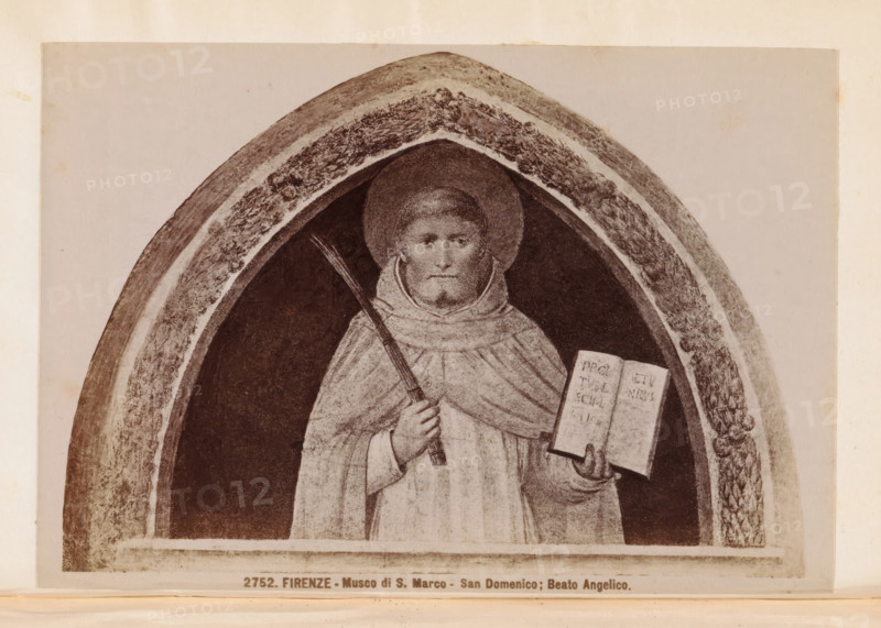 Firenze - Museo di S. Marco - San Domenico, Beato Angelico, Photo reproduction of a fresco depicting Saint Dominic, photograph, reproduction, page, number: '2752.', Florence, after painting by Fra Angelico, San Marco, c. 1880 - in or before 1890, photographer, Tuscany, paper, albumen print, height 99 mm x width 144 mm, Dominic(us) Guzman of Calerueja, founder of the Order of Preachers (or Dominican (Black) Friars, possible attributes: book, dog with flaming torch, lily, loaf of bread, rosary, star, A grayscale image of a robed figure framed within a pointed arch, the figure wearing a circular halo and a hooded cloak, holding a long thin staff in one hand and an open book in the other, with visible folds in the robes and a calm facial expression, the arch surrounding the figure showing textured decorative patterns along its inner edge and a darker recessed background behind the figure, and a plain lighter border outside the arch.