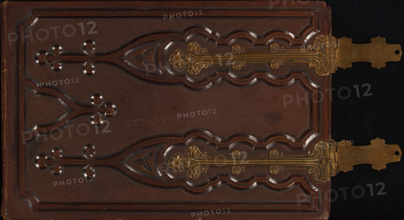 French photo album with 45 portraits, photograph album, slip-in album, Photo album with 50 pages with a total of 45 photos, all cartes-de-visite. The album contains portraits of men, women, and children and amateur photographs., retailer's mark: 'Asser & Sherwin, Makers, 81 Strand, London', inscription: 'Dienst, Verspreide, Rijkskollekties, ', compiler (person in literature): anonymous, photographer: Muller & Rault, L., photographer: Théodule Antoine Courthéoux, photographer: various makers, 1860 - 1900, Muller & Rault, Théodule Antoine Courthéoux, various makers, compiler (person in literature), photographer, paper, pasteboard, biological material, inorganic material, leather, metal, daylight collodion silver print, daylight gelatin silver print, albumen print, color on edge, oblong album with brown leather cover with blind embossing on the front and back covers and a metal clasp, the album contains cardboard pages with two passe-partouts on each side for cartes-de-visite, all pages h...