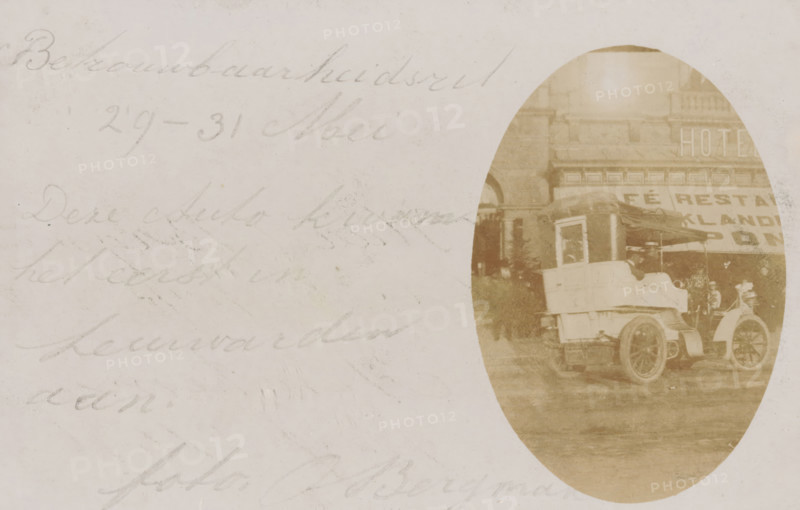 Arrival of the first car in Leeuwarden after a car race from May 29 to 31, photograph, postcard, address: 'To the Honourable Mr. O. Bergman, p. a. Mrs. Widow Verhoeff, Arnhem, Graaf Ottoplein, 17', inscription: 'Reliability run, May 29-31, This car arrived first in Leeuwarden., photo. O. Bergman', photographer: O. Bergman, Leeuwarden, c. 1895 - 1905, paper, baryta paper, pencil, daylight gelatin silver print, height 89 mm x width 139 mm, chariot, triumphal car, A faded oval sepia photograph on the right side of the image shows an early motor vehicle parked on a street in front of a building with a large awning and a sign on the facade; the vehicle has a rounded front, visible wheel spokes, a boxy passenger compartment, and a canopy over the rear seating area, with a person seated inside under the canopy and another figure crouched nearby; the left and central portions of the image show a pale, textured background with faint cursive pencil writing across it.