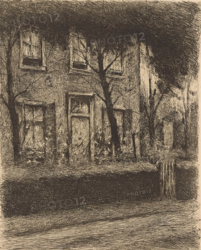 Front garden of a house with hedge, print, printmaker: Eduard Karsen, 1870 - 1941, paper, etching, intaglio printmaking technique, height 253 mm x width 207 mm, Print from the Portfolio of the Dutch Etching Club, fifth volume, 1890., garden, A monochrome sketch of a building facade with several rectangular window openings partially obscured by slender tree trunks and branches; dense crosshatched shading forms a dark canopy above and heavy shadowed areas below, while the walls show textured, linear etching marks and faint foliage shapes around the lower windows; a vertical wooden post stands near the right edge and an open ground area with layered hatchwork fills the foreground.