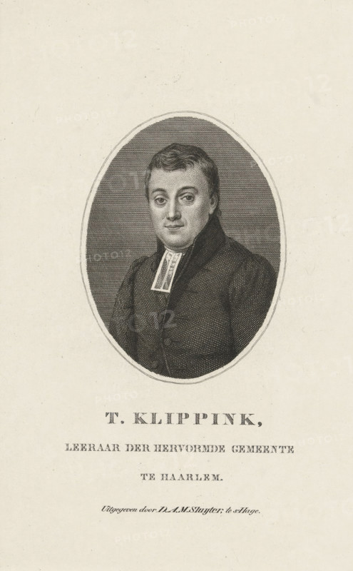 Portrait of Thomas Klippink, T. Klippink, print, Reformed minister in Haarlem, dressed in a black coat with a white collar. Bust facing left in an oval. At the bottom in the margin a two-line text in Dutch., printmaker: Walraad Nieuwhoff, publisher: DAM Sluyter, The Hague, 1827 - 1837, paper, etching, engraving, etching and engraving, height 198 mm x width 122 mm, Person, Thomas Klippink, An oval portrait of a man rendered in fine dark lines against a lighter background, showing his head and upper torso; he has short wavy hair, a smooth face with a neutral expression, and is wearing a dark high-collared coat with a light rectangular clerical collar visible at his throat; the oval is centered on a pale textured sheet with additional printed elements below the portrait.