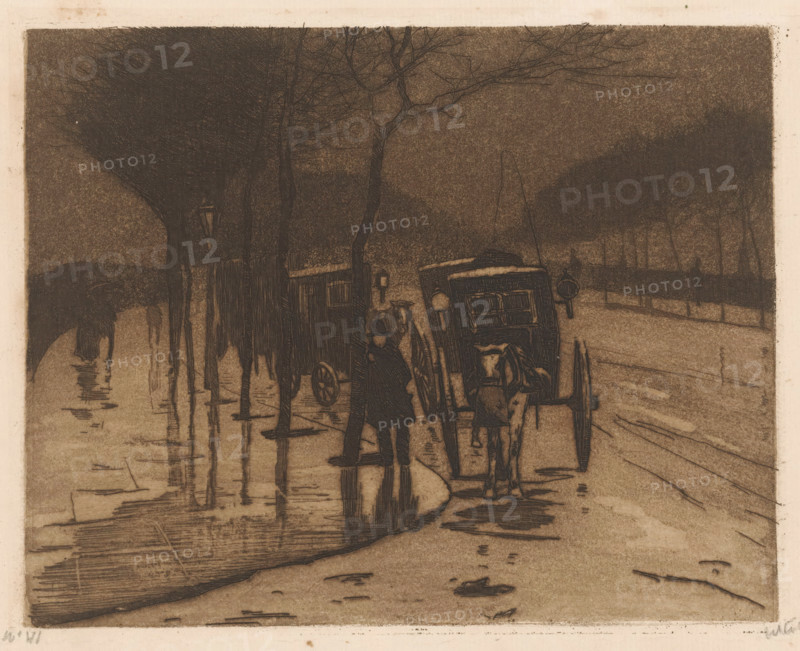 Waiting carriages on the Victoria Embankment in London, print, inscription: 'W' VI', signature: 'Witsen', printmaker: Willem Witsen (signed by artist), London, c. 1890 - c. 1908, Willem Witsen, printmaker, paper, etching, aquatint, intaglio printmaking technique, height 151 mm x width 202 mm, city-view in general, 'veduta', horse, trees, passenger carriage, Victoria Embankment, A dim, sepia-toned street scene showing a wet road with reflective puddles, bare trees lining the left side, and a carriage with visible wheels pulled by a horse near the center; figures in dark coats stand beside the carriage, one near the horse and one closer to the carriage door; a lamp post is tucked among the trees and a row of distant trees fades into the murky background, while the road curves and recedes toward the right edge of the image.