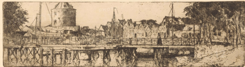 Delft (former title), The Old Harbour of Enkhuizen, print, The Old Harbour of Enkhuizen with the Leugenbrug and moored ships. On the left in the background the Drommedaris, the southern gateway to the city. The cityscape in the print is a mirror-image representation of reality., printmaker: Willem Adrianus Grondhout (signed by artist), 1888 - 1931, paper, etching, intaglio printmaking technique, height 83 mm x width 303 mm, harbour, canals, waters (in city), Enkhuizen, A wide sepia-toned sketch shows a waterfront scene with a wooden pier extending across the foreground, its pilings reflected in rippling water below, and small boats moored beneath and alongside it; behind the pier a low fence or railing runs horizontally, with a solitary figure standing near its center; beyond that are rows of buildings with varied rooflines and a tall cylindrical tower to the left, masts and rigging of several sailing vessels rising above the roofs, and trees framing both edges of the image, their foli...