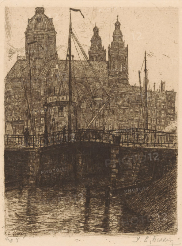 View of St. Nicholas Church and the Schreierstoren in Amsterdam, print, Series number, 5, View of St. Nicholas Church and the Schreierstoren in Amsterdam., signature: 'IL Bidding', number: 'no. 5', printmaker: Izaak Leendert Bedding (signed by artist), 1897 - 1935, ink, materials by function, paper, printing ink, etching, drypoint, intaglio printmaking technique, etching and drypoint with plate tone, height 169 mm x width 132 mm, height 315 mm x width 236 mm, Amsterdam, Schreierstoren, Basilica of Saint Nicholas, A detailed pen-and-ink cityscape shows a stone bridge spanning a canal with water below, the bridge featuring a railing and lamp posts and a few small silhouetted figures standing or leaning on it, behind the bridge a cluster of tightly drawn buildings rises with steeply pitched roofs, ornate facades, gabled windows, and rows of small panes, among them prominent towers and domes with layered roofs and finials, several tall masts and rigging from moored vessels intersect the vi...